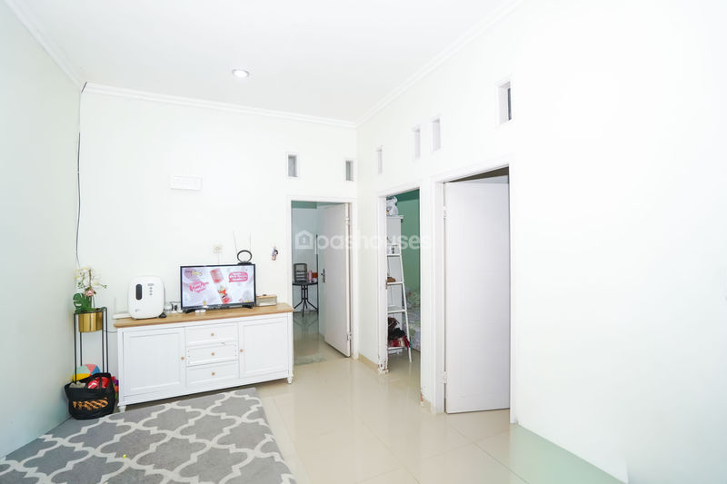 Perumahan Diamond Lake Side Blok G No.6