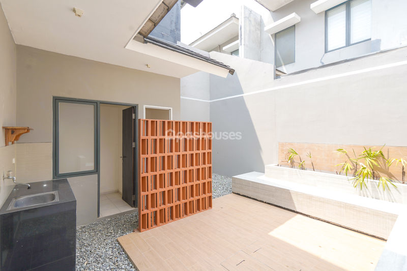 Golden Park 2 Blok R 17