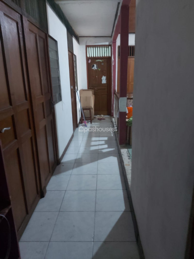 Jalan Teratai Putih 1