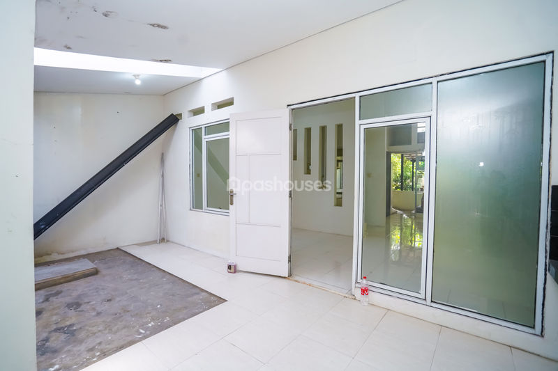 Perumahan Rose Garden Residence Blok A No. 8