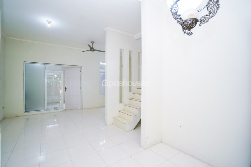 Perumahan Rose Garden Residence Blok A No. 8