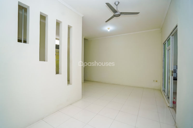 Perumahan Rose Garden Residence Blok A No. 8