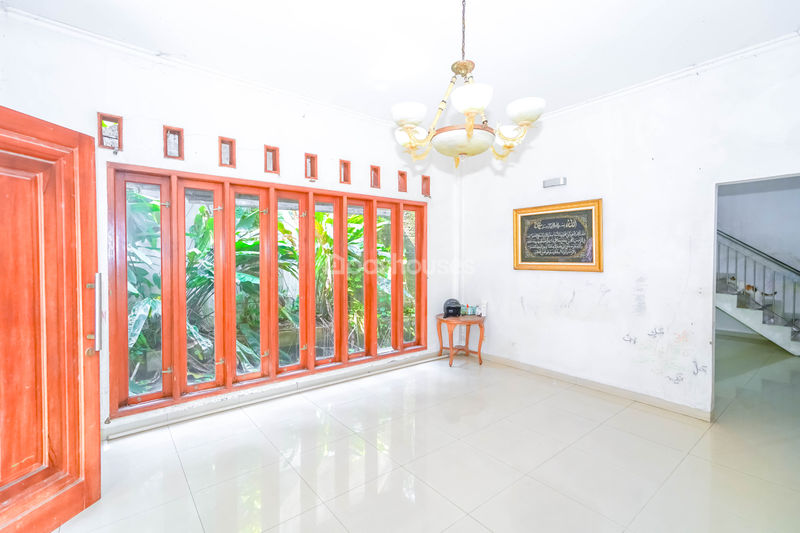 Jalan Raya Depok Sawangan