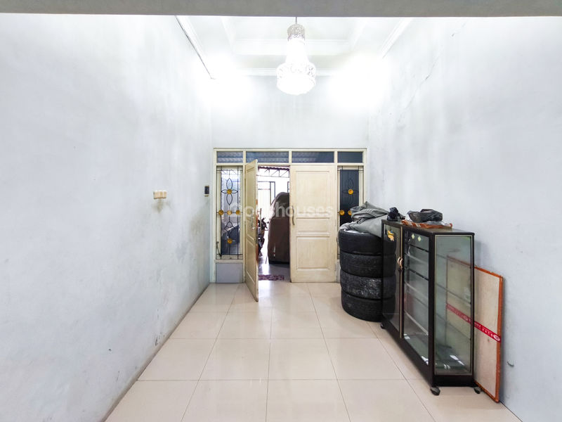 Jalan Soleh II No.44 Kebon Jeruk