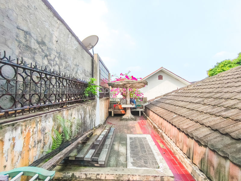 Jalan Markisa Blok E1 No.20-21 Cipayung