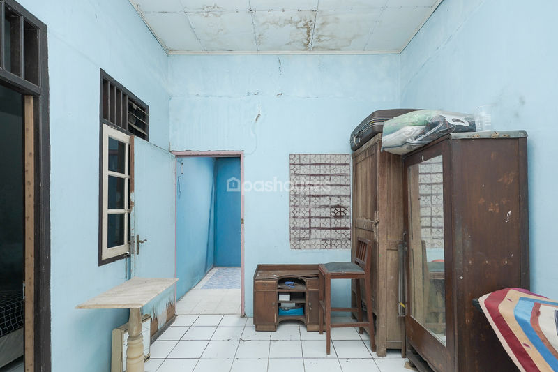 Jalan Tirta Kencana IV Blok E No.303