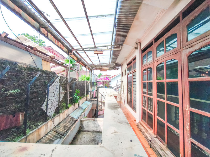Jalan Markisa Blok E1 No.20-21 Cipayung