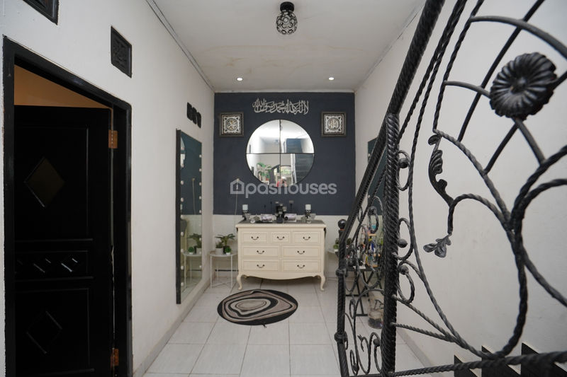 Vila Mutiara Gading 2